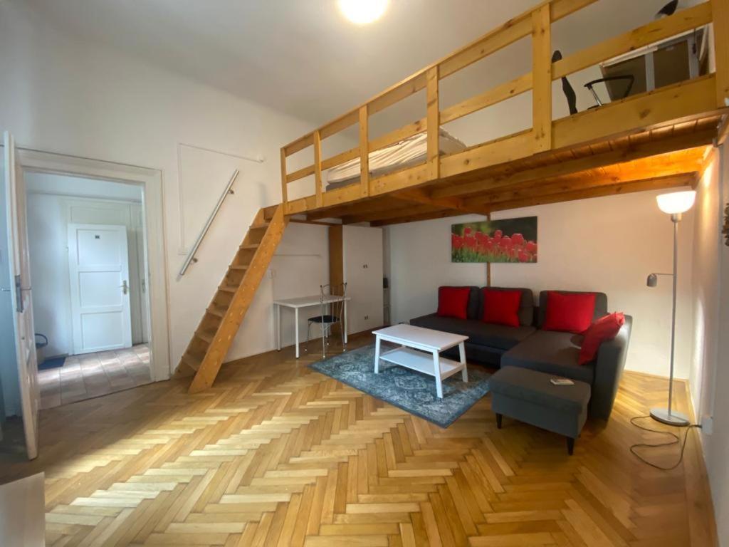 Ac With Free Parking At Acacia St, City Center Budapest Luaran gambar