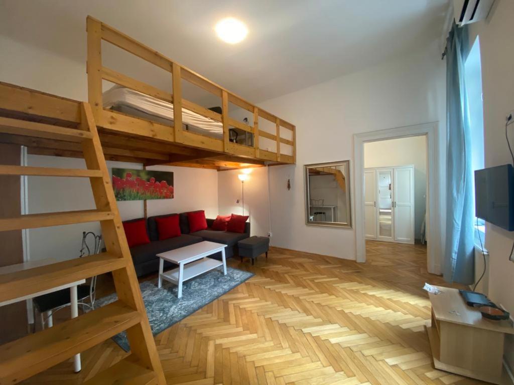 Ac With Free Parking At Acacia St, City Center Budapest Luaran gambar